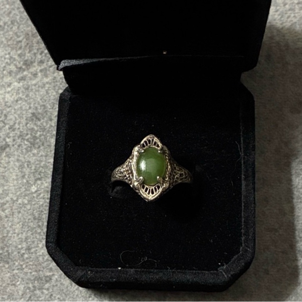 Vintage-Style Green Stone Filigree Ring Size 8 - Picture 2 of 2
